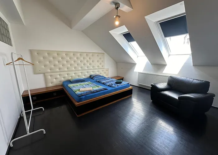 Spacious Karlin Lofty Apartment